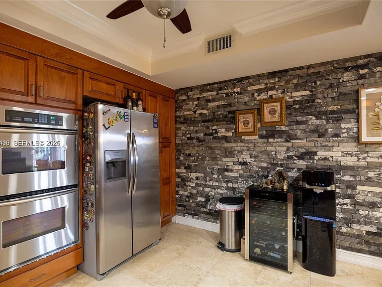 9 NE 20th Ave #201 — Photo 11
