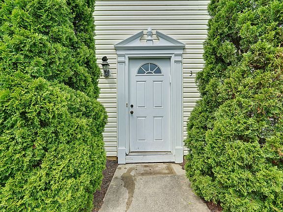 2nd image of 3 Aspen Ct