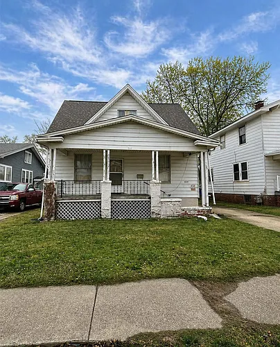 644 W Division St Photo 1