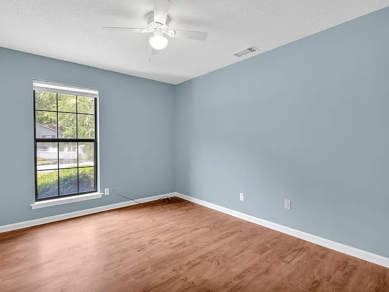 120 Stockbridge Dr — Photo 13