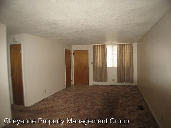 2nd image of 1745 Oxford Dr APT 4