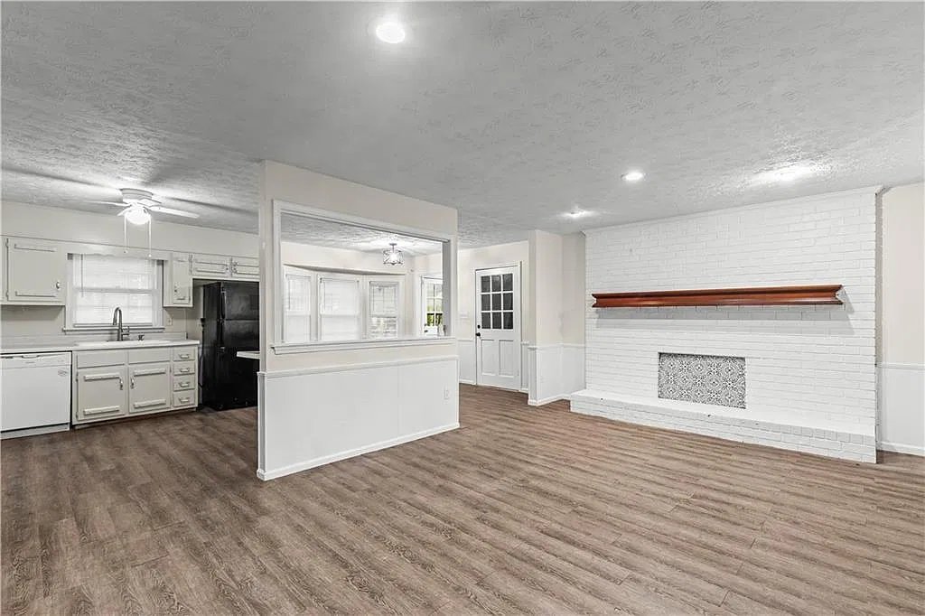 3 bed, 2.0 bath, 1637 sqft, $1,950 — Photo 3