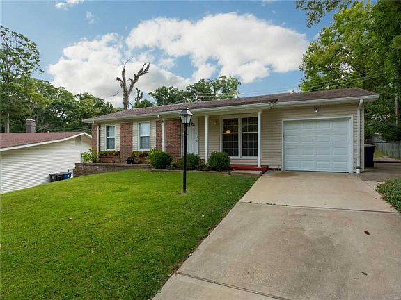 2nd image of 4200 Massabielle Dr