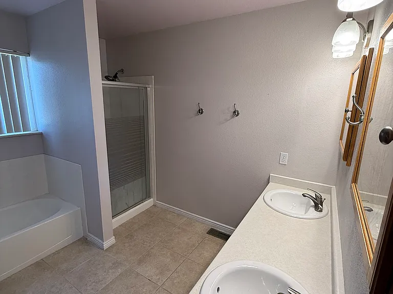 725 Pennington Dr — Photo 14