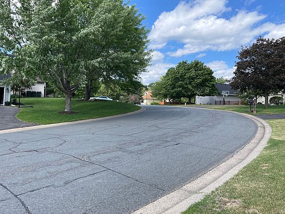 5th image of 3302 Rolling Hills Dr
