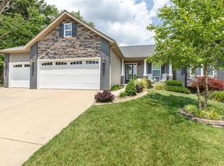 537 W Lake Dr, Edwardsville, IL 62025