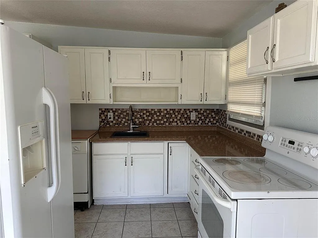 3 bed, 1.0 bath, 840 sqft, $1,900 — Photo 3