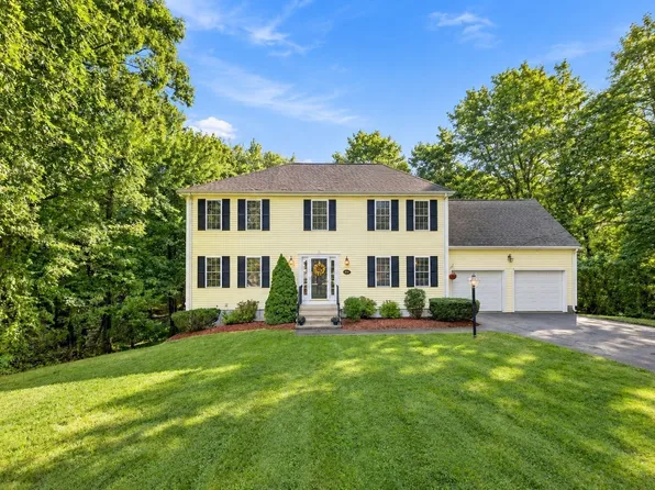 43 Wampanoag Dr, Franklin, MA 02038