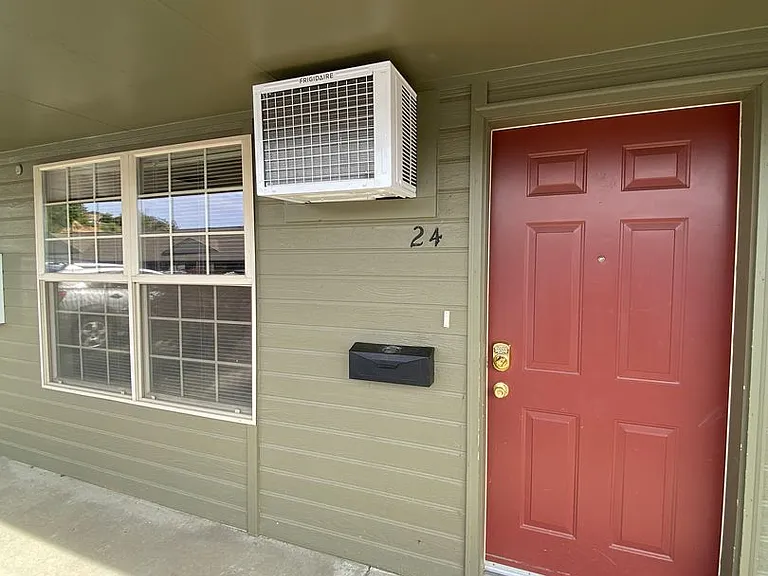 311 W Naches Ave #24 — Photo 10