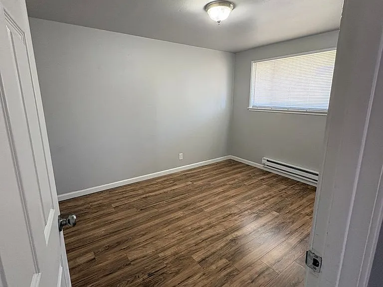 330 5th Ave SW — Photo 4