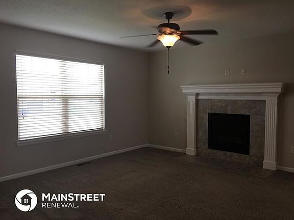 4th image of 506 NE 192nd St