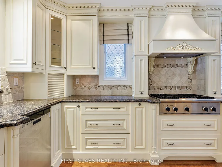 80 Douglas Dr — Photo 17