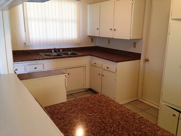 2nd image of 8869 Garfield Cir