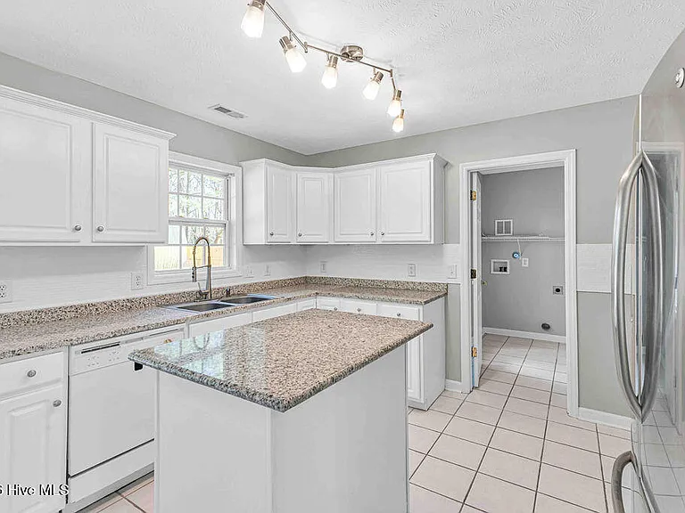 302 Altavista Loop — Photo 11