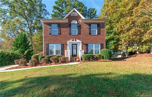 1st image of 321 Hillcrest Dr