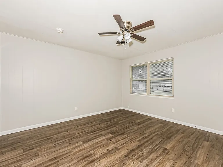 2207 Dennis St — Photo 10