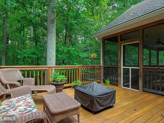 5th image of 155 Tara Woods Dr