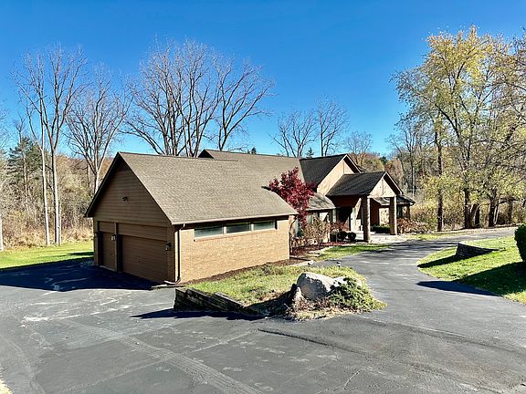 3rd image of 95 Barbara Ln