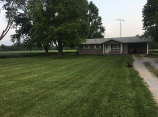 8589 E Dix Irvington Rd, Dix, IL 62830