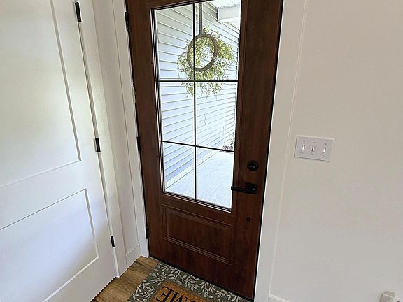 4th image of 405 SE 12th St