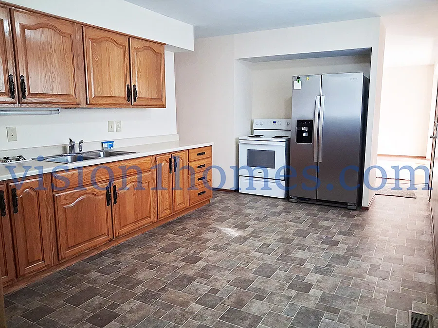 3 bed, 1090 sqft, $1,385 — Photo 2