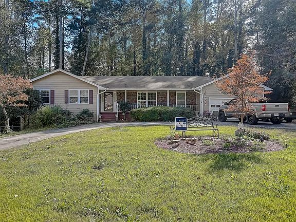2nd image of 213 Lakeshore Ct NE