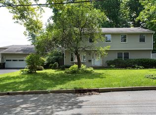 210 Fredrick St, Paramus, NJ 07652