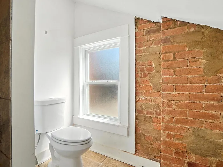 843 Overton St — Photo 30