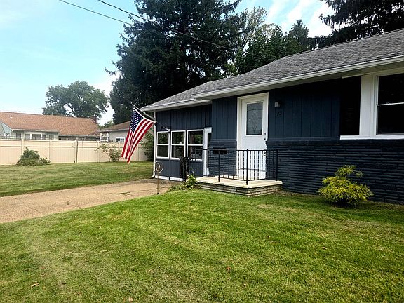 3rd image of 75 N Cedar Ave