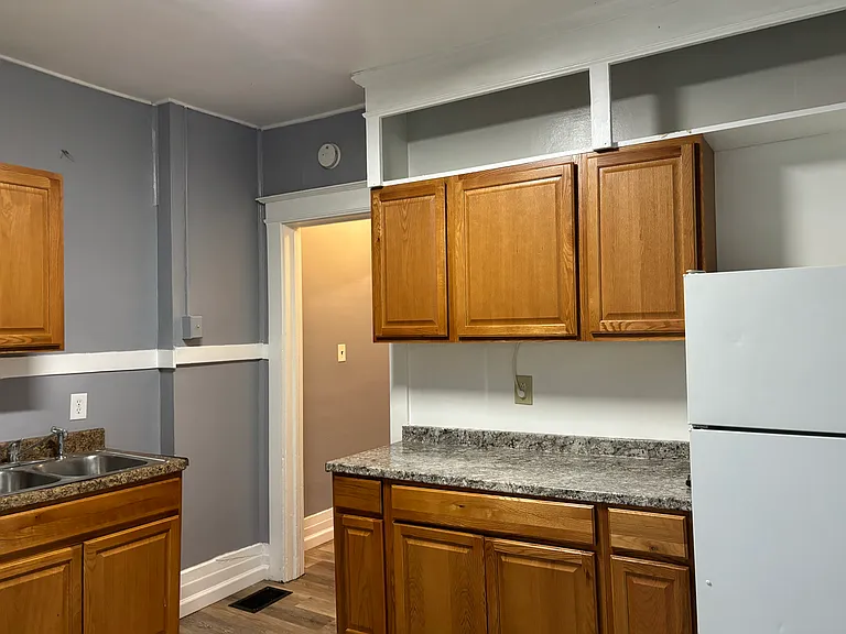 400 Parsells Ave #400 — Photo 5