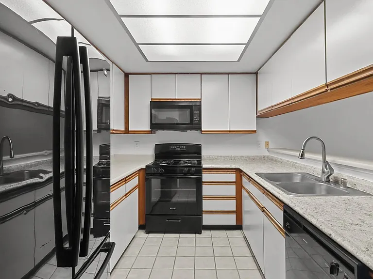 1619 S Bentley Ave #101 — Photo 2