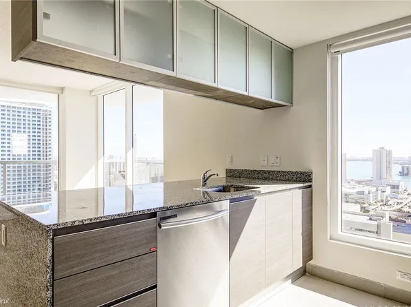 1424 NE Miami Pl, Miami, FL 33132