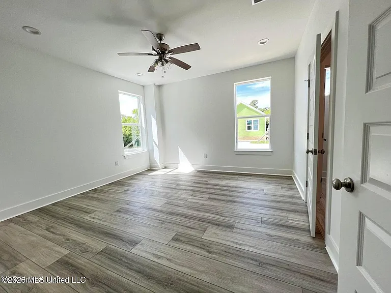 300 Seminary Dr — Photo 6
