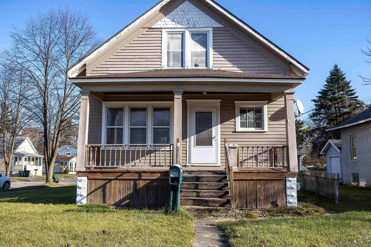 1116 N Trumbull St photo 1