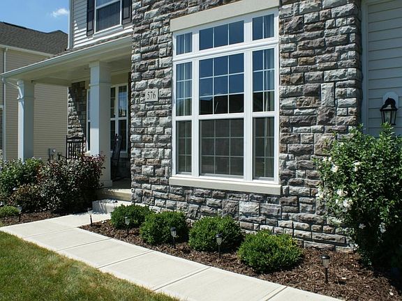 3rd image of 576 Bridle Dr