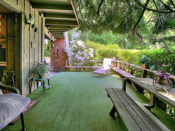3rd image of 22 Blossom Ln SW