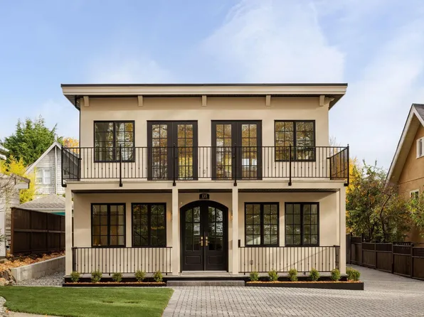 135 Passmore St, Victoria, BC V8S 3V6