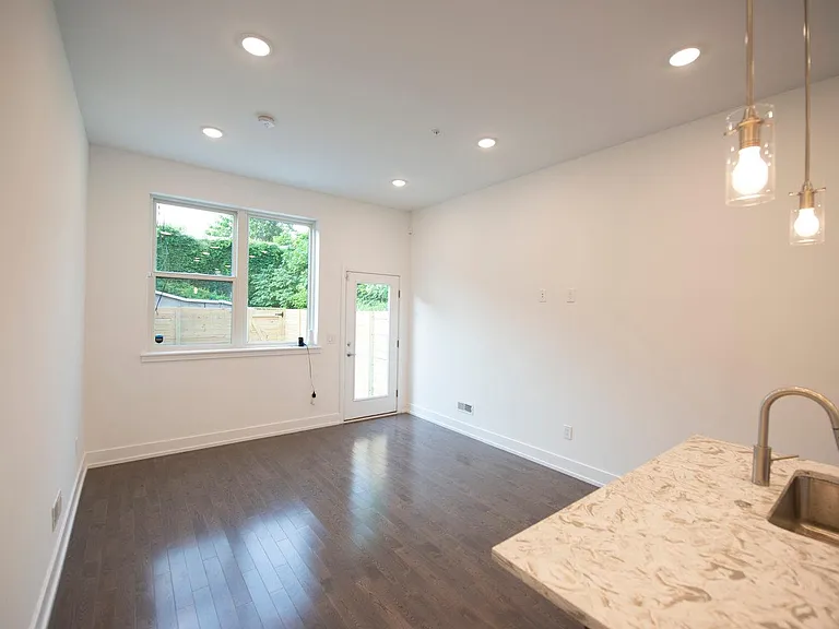 2639 W Jefferson St #1 — Photo 6