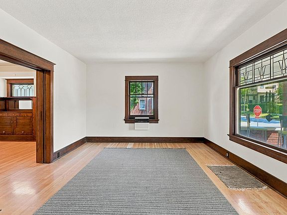 5th image of 2704 Hoagland Ave