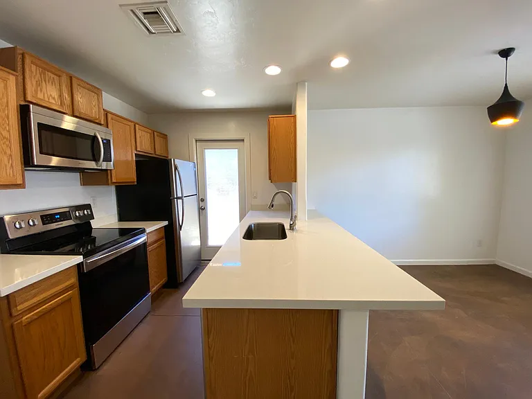 123 E Adams St — Photo 11
