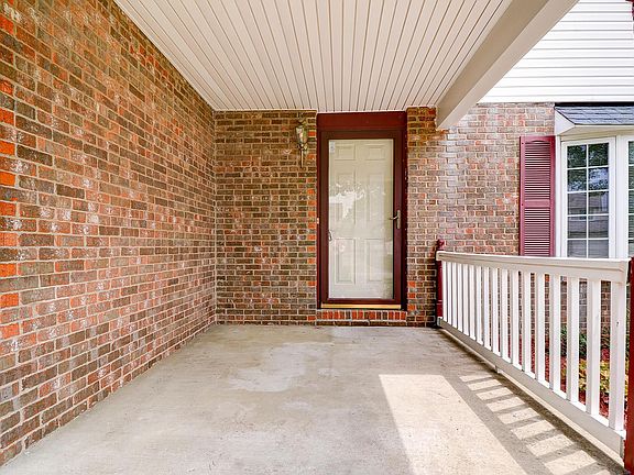 5th image of 504 Sheryl Dr