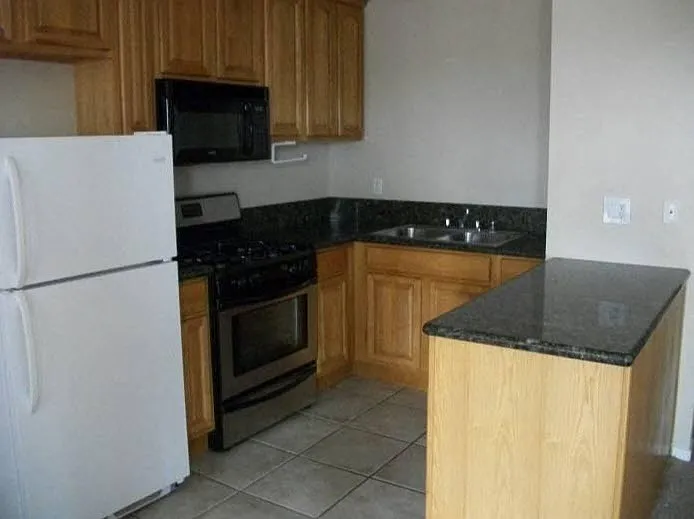 1535 Obispo Ave — Photo 4