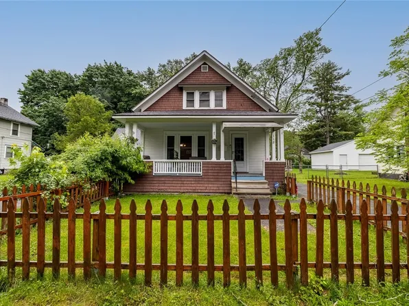 118 Smith Rd, Syracuse, NY 13207