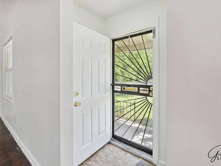 11465 Rossiter St — Photo 3