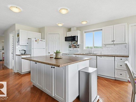 4th image of 58111 Lily Lake Rd