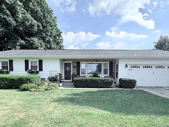 2nd image of 209 Holiday Dr