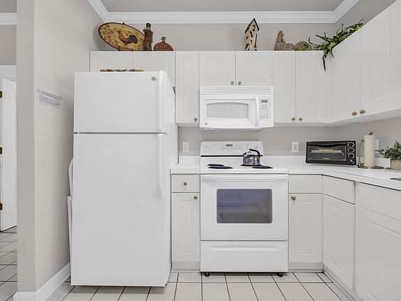 5th image of 5825 Catalina Dr. #111