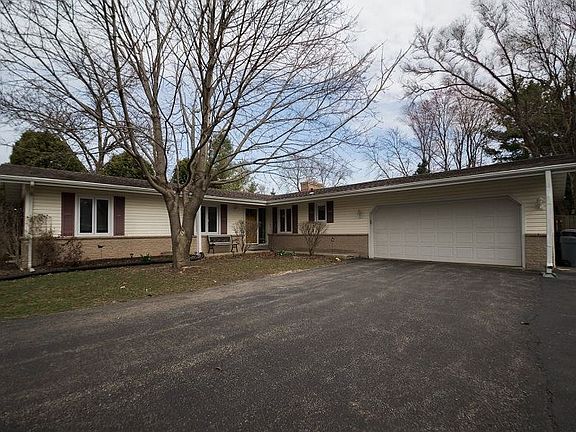 3rd image of 1044 Randall Dr