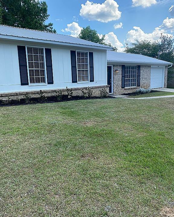 1st image of 205 Pine Hills Dr