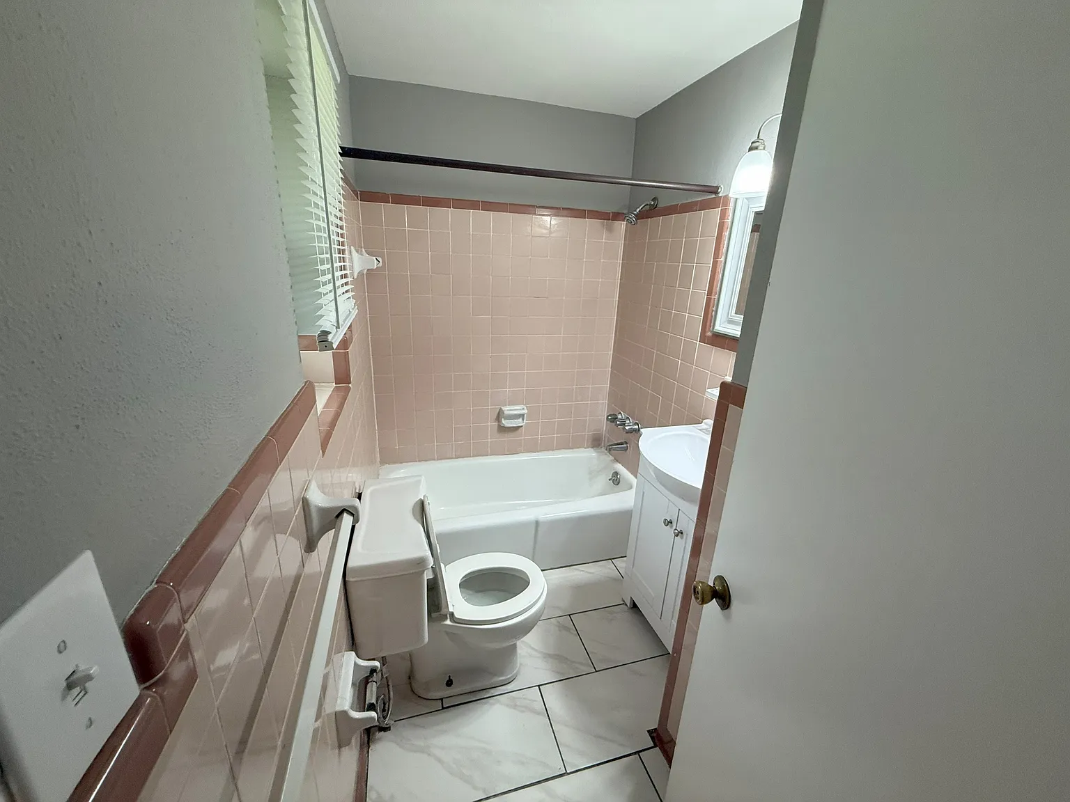 17 Hollis Street - B — Photo 2